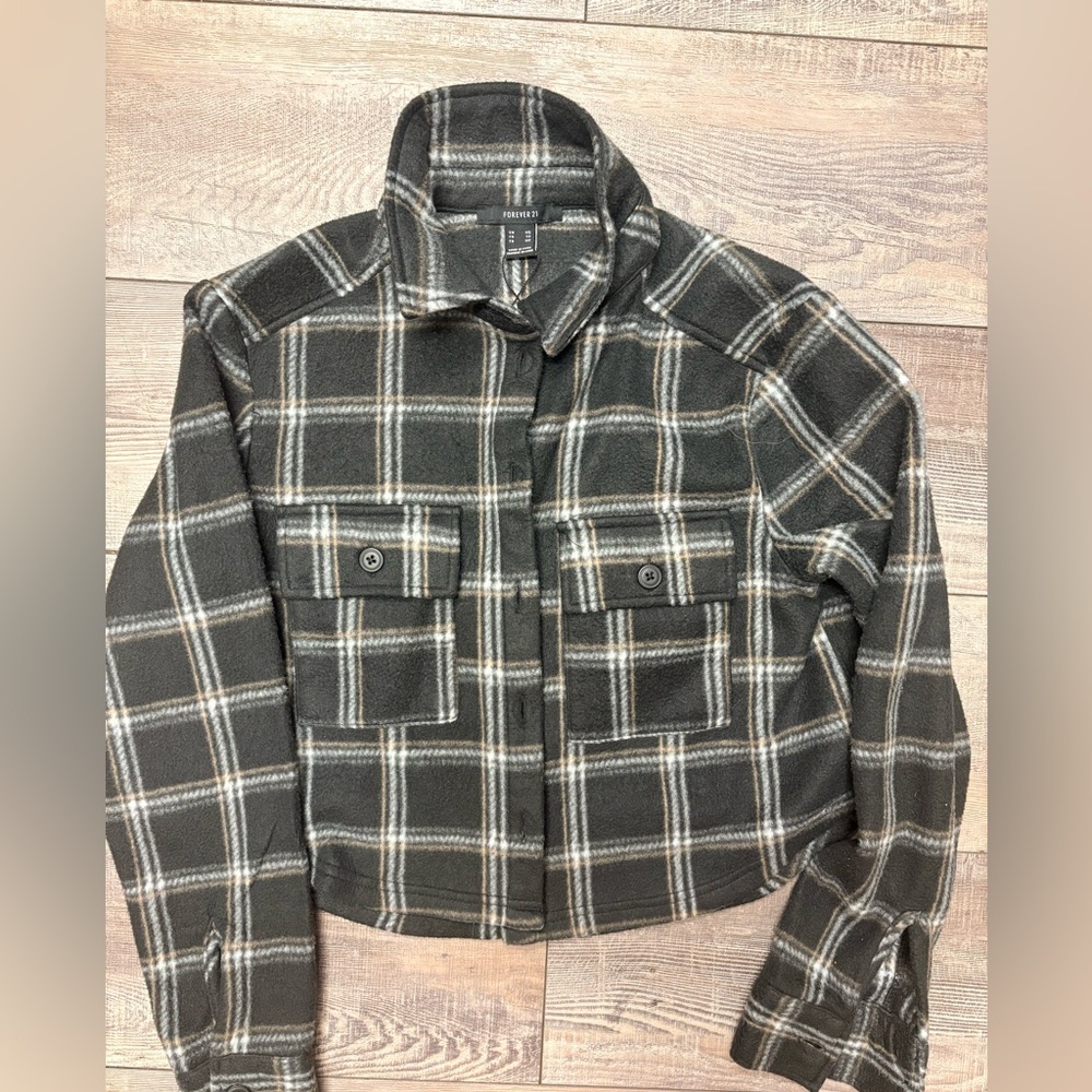 Forever 21 women’s fleece Black Plaid Button-Up Shacket size xs